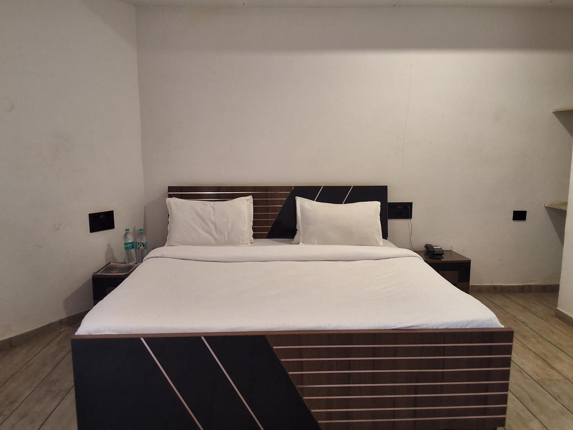 Vits Roccia Hill Resort And Adventure Park, Navapur Songadh Buitenkant foto