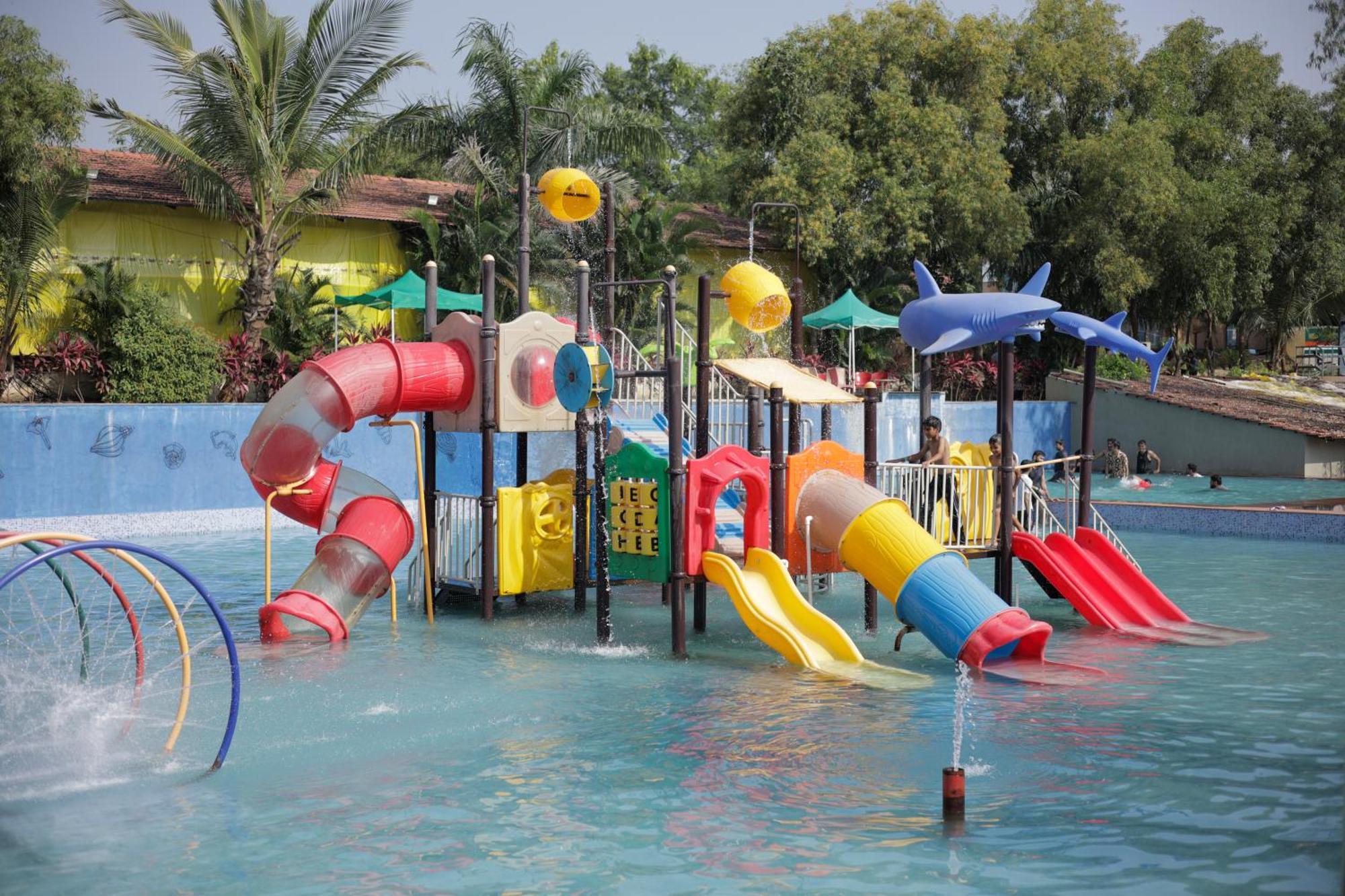 Vits Roccia Hill Resort And Adventure Park, Navapur Songadh Buitenkant foto