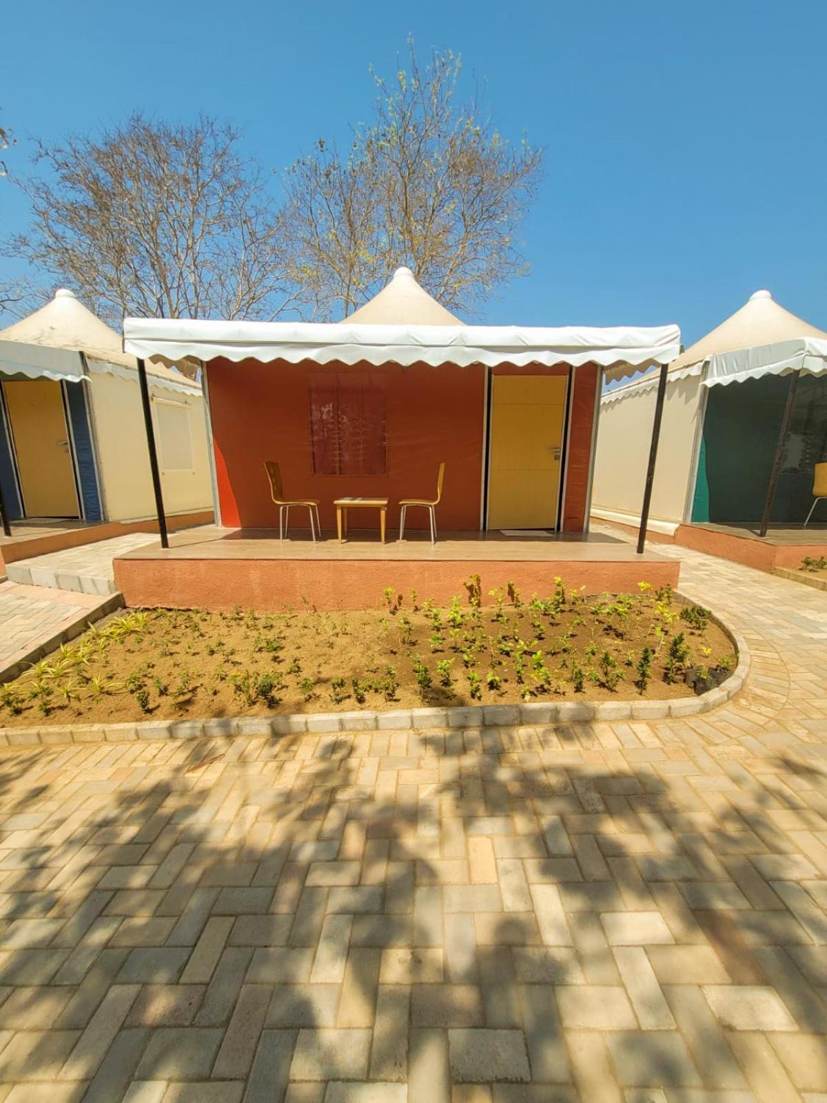 Vits Roccia Hill Resort And Adventure Park, Navapur Songadh Buitenkant foto